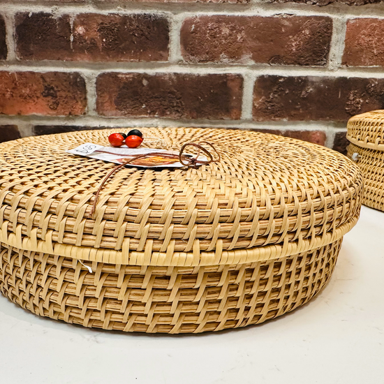 Side angle of closed hand-woven Piaroa basket 